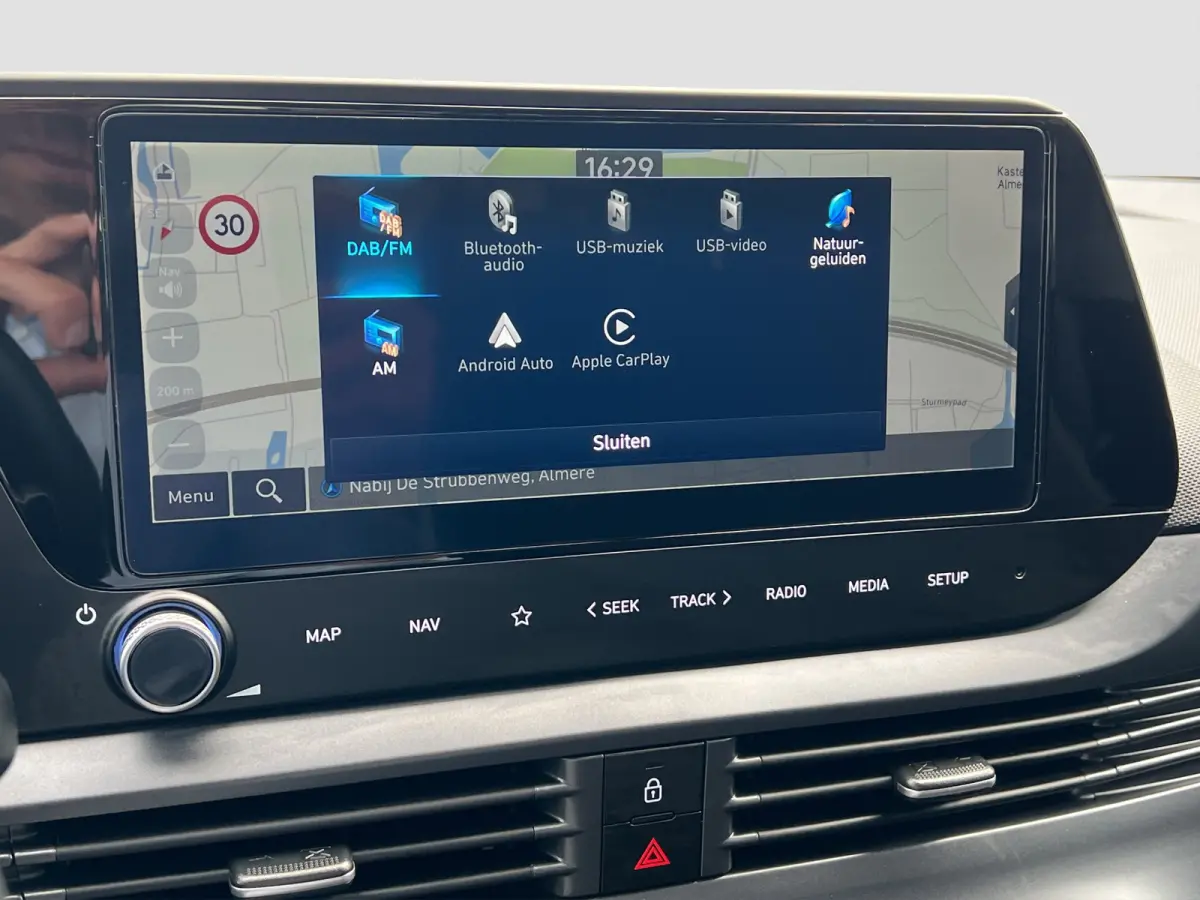 1.0 T-GDI 100pk Premium | Carplay | Climate control | Cruise control | Stoel/stuurverwarming | Camera | Parkeersensoren | DAB | Premium Audio | Lichtmetalen velgen | Navigatie
