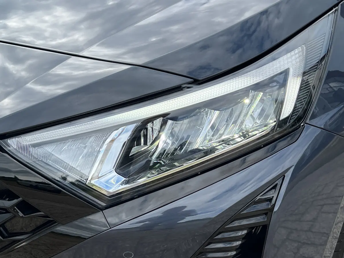 1.0 T-GDI 100pk Premium | Carplay | Climate control | Cruise control | Stoel/stuurverwarming | Camera | Parkeersensoren | DAB | Premium Audio | Lichtmetalen velgen | Navigatie