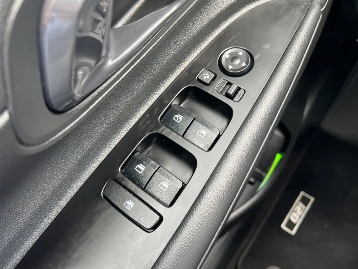 1.0 T-GDI 100pk Premium | Carplay | Climate control | Cruise control | Stoel/stuurverwarming | Camera | Parkeersensoren | DAB | Premium Audio | Lichtmetalen velgen | Navigatie