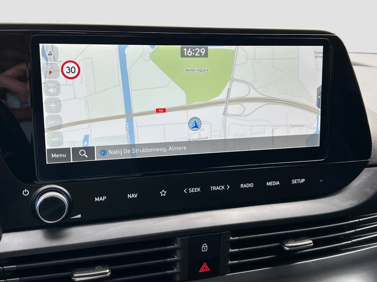 1.0 T-GDI 100pk Premium | Carplay | Climate control | Cruise control | Stoel/stuurverwarming | Camera | Parkeersensoren | DAB | Premium Audio | Lichtmetalen velgen | Navigatie