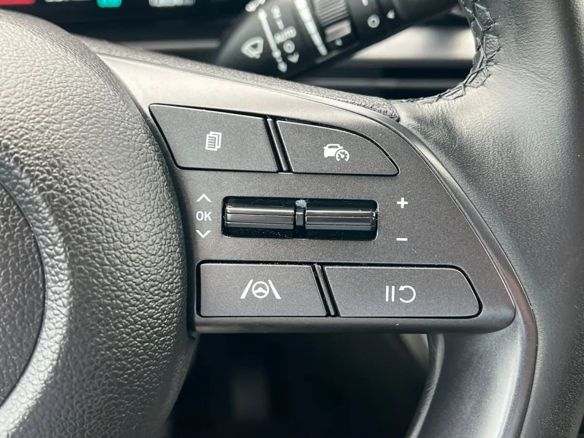 1.0 T-GDI 100pk Premium | Carplay | Climate control | Cruise control | Stoel/stuurverwarming | Camera | Parkeersensoren | DAB | Premium Audio | Lichtmetalen velgen | Navigatie