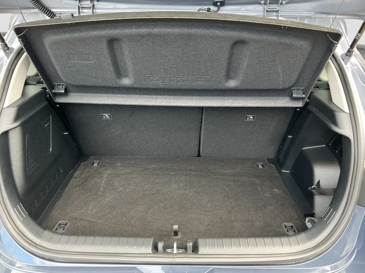 1.0 T-GDI 100pk Premium | Carplay | Climate control | Cruise control | Stoel/stuurverwarming | Camera | Parkeersensoren | DAB | Premium Audio | Lichtmetalen velgen | Navigatie