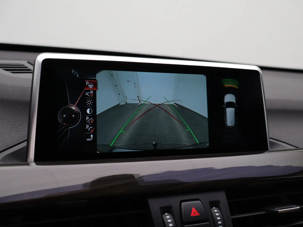 xDrive25i Centennial High Executive | Audio-navigatie full map | Bandenspanningscontrolesysteem | Bluetooth telefoonvoorbereiding
