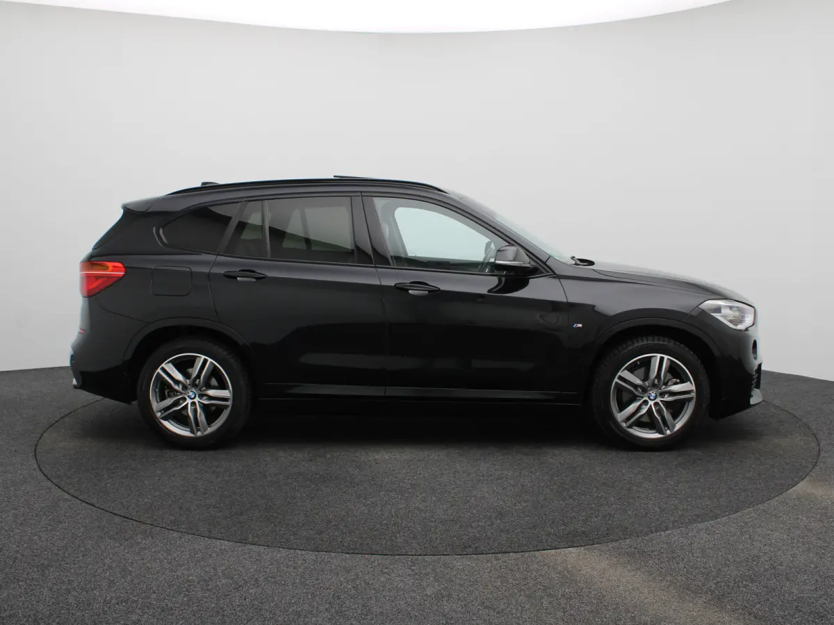 xDrive25i Centennial High Executive | Audio-navigatie full map | Bandenspanningscontrolesysteem | Bluetooth telefoonvoorbereiding