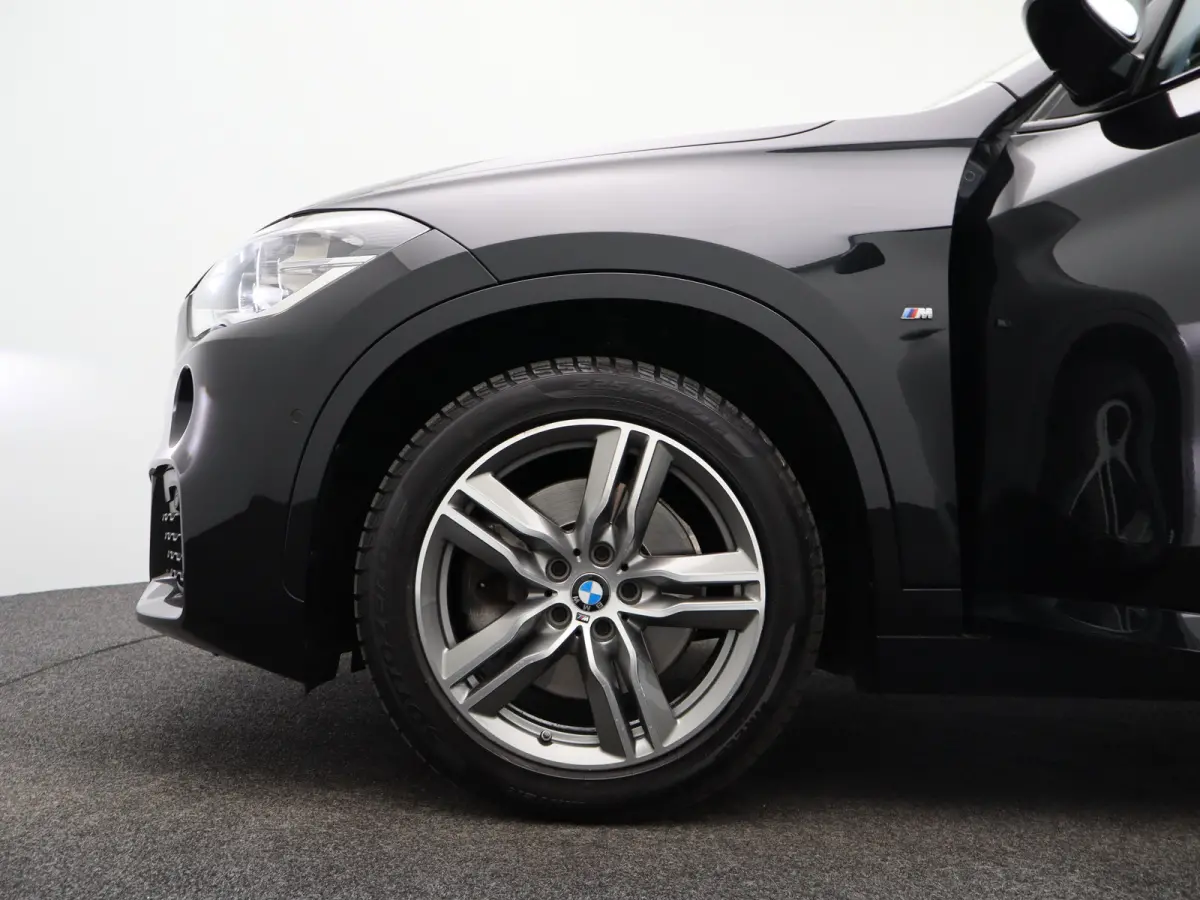 xDrive25i Centennial High Executive | Audio-navigatie full map | Bandenspanningscontrolesysteem | Bluetooth telefoonvoorbereiding
