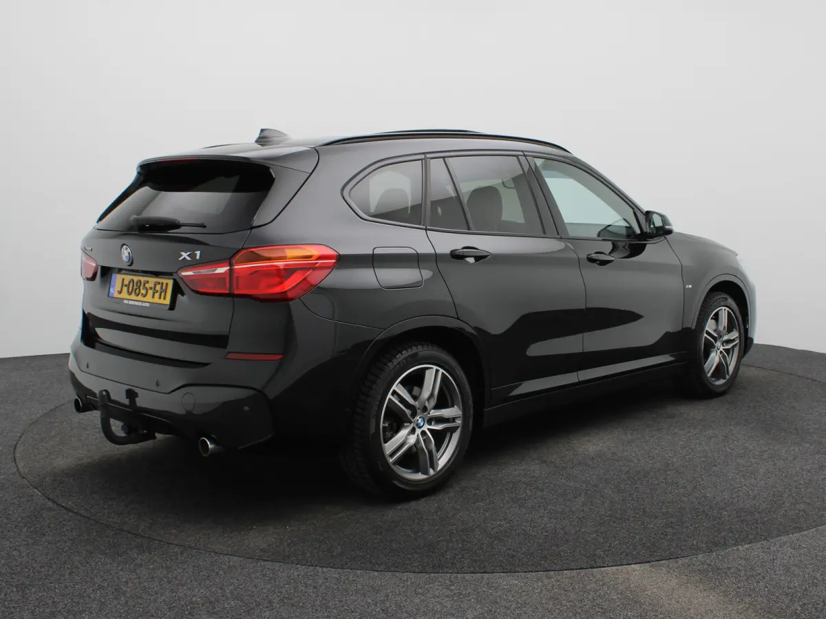 xDrive25i Centennial High Executive | Audio-navigatie full map | Bandenspanningscontrolesysteem | Bluetooth telefoonvoorbereiding