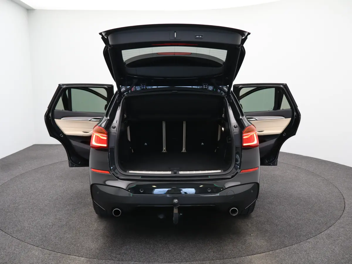 xDrive25i Centennial High Executive | Audio-navigatie full map | Bandenspanningscontrolesysteem | Bluetooth telefoonvoorbereiding