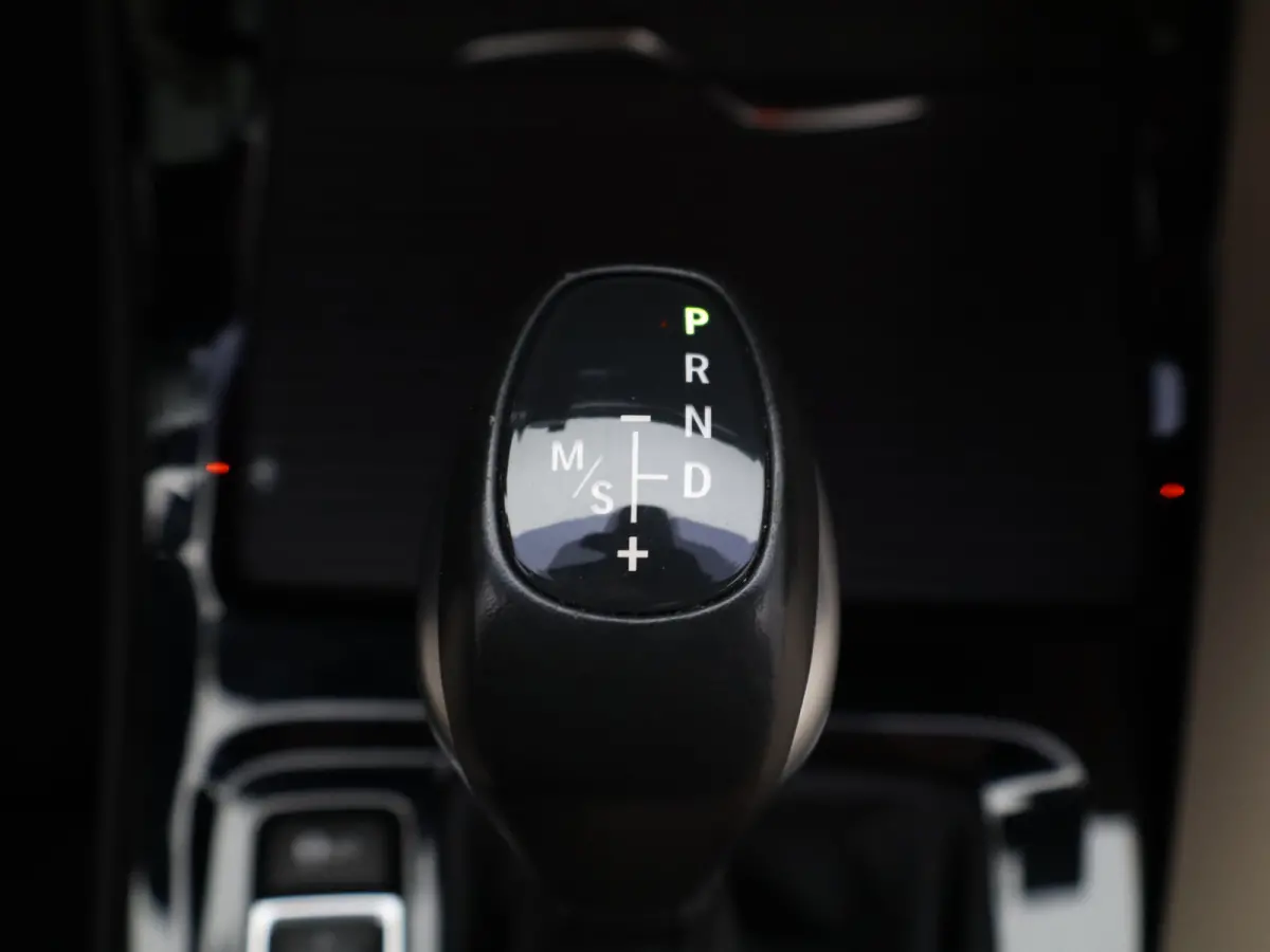 xDrive25i Centennial High Executive | Audio-navigatie full map | Bandenspanningscontrolesysteem | Bluetooth telefoonvoorbereiding