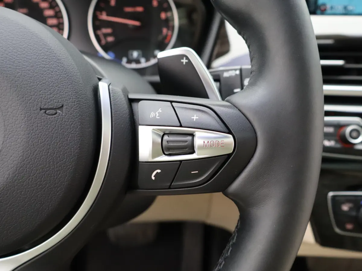 xDrive25i Centennial High Executive | Audio-navigatie full map | Bandenspanningscontrolesysteem | Bluetooth telefoonvoorbereiding