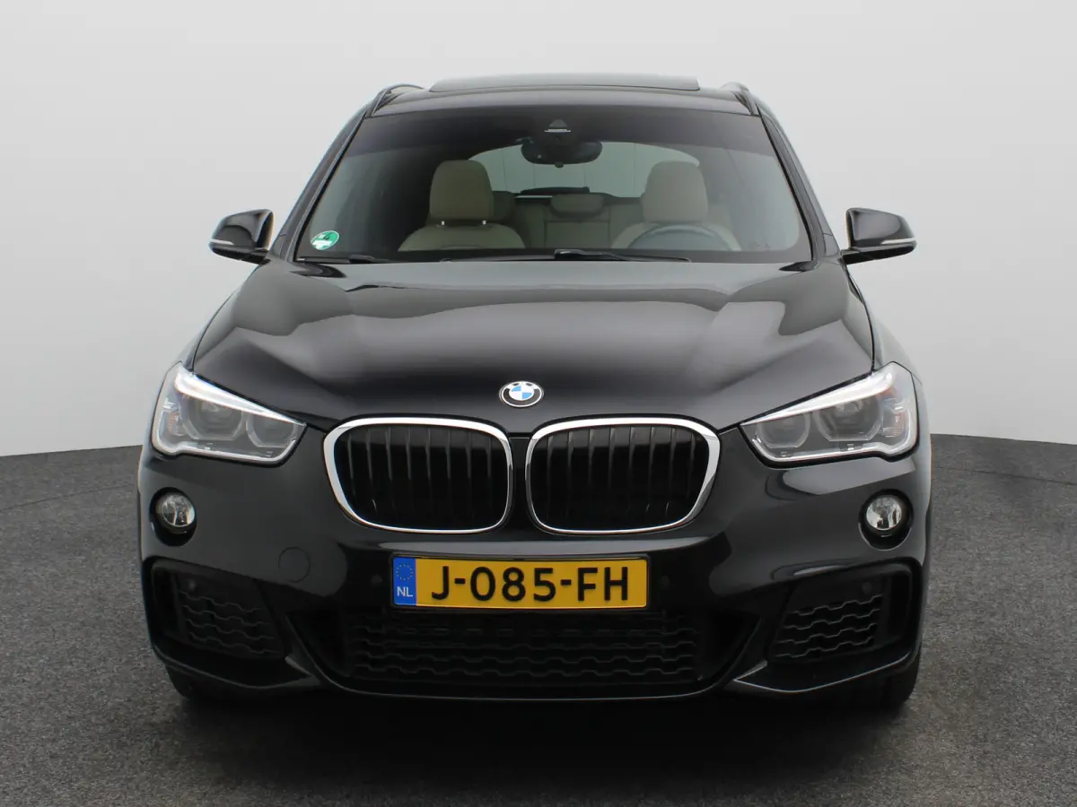 xDrive25i Centennial High Executive | Audio-navigatie full map | Bandenspanningscontrolesysteem | Bluetooth telefoonvoorbereiding