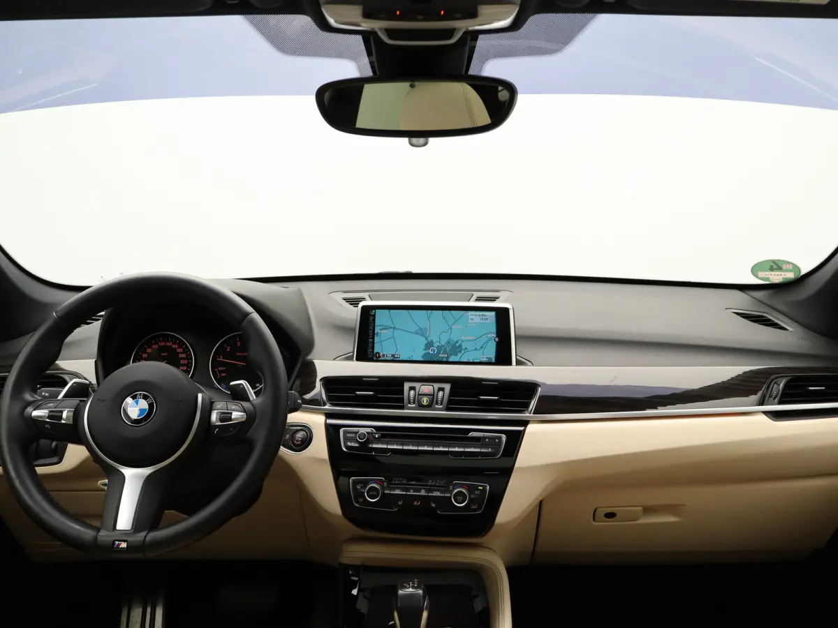 xDrive25i Centennial High Executive | Audio-navigatie full map | Bandenspanningscontrolesysteem | Bluetooth telefoonvoorbereiding