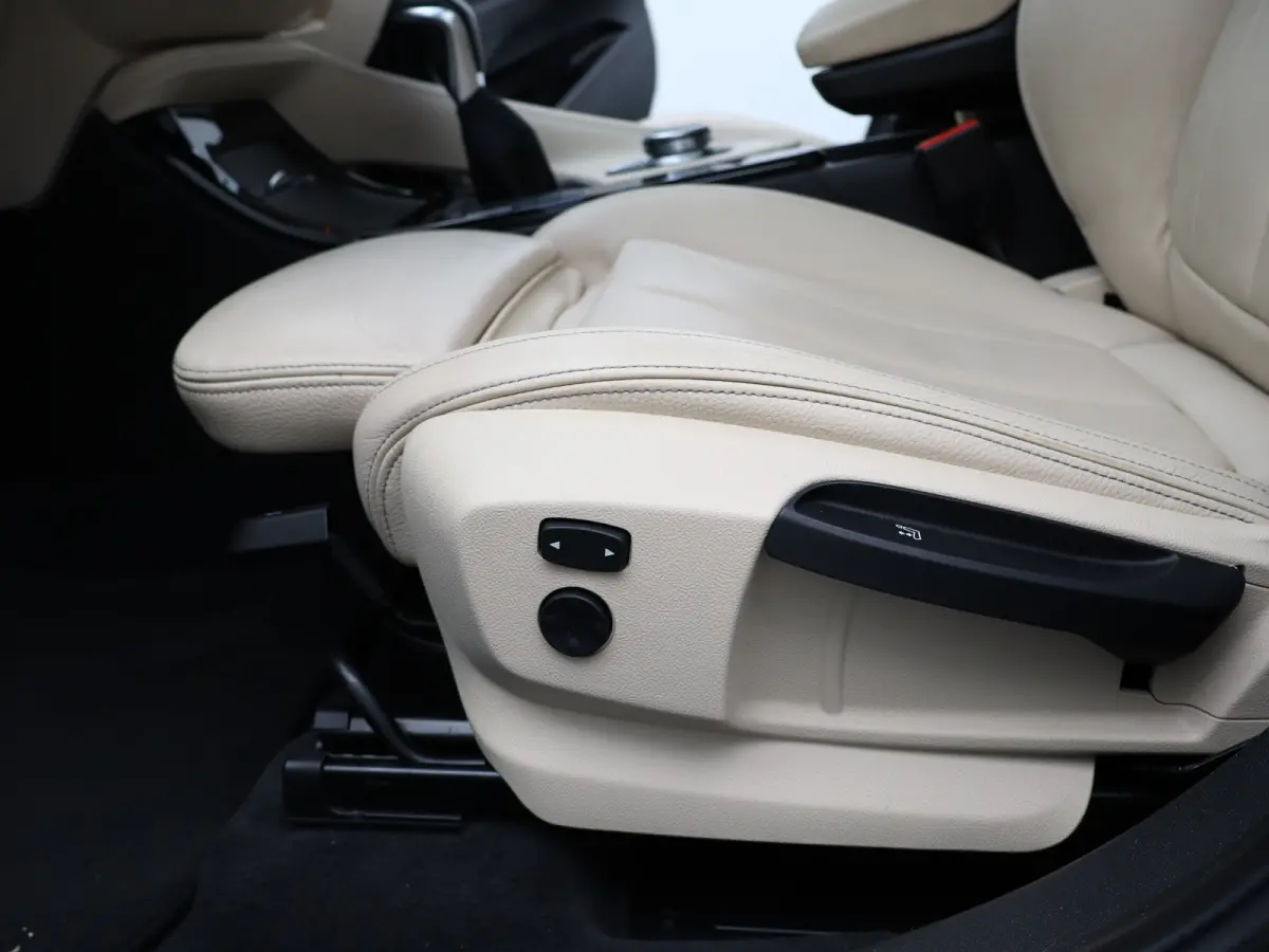 xDrive25i Centennial High Executive | Audio-navigatie full map | Bandenspanningscontrolesysteem | Bluetooth telefoonvoorbereiding