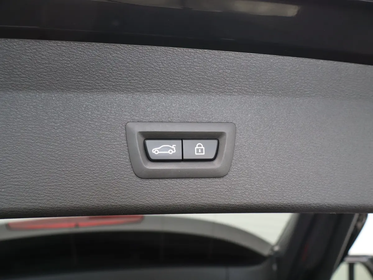 xDrive25i Centennial High Executive | Audio-navigatie full map | Bandenspanningscontrolesysteem | Bluetooth telefoonvoorbereiding