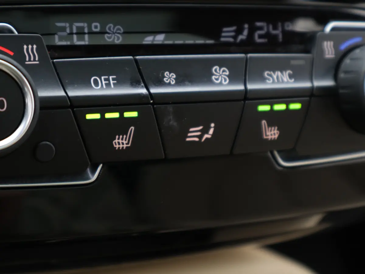 xDrive25i Centennial High Executive | Audio-navigatie full map | Bandenspanningscontrolesysteem | Bluetooth telefoonvoorbereiding