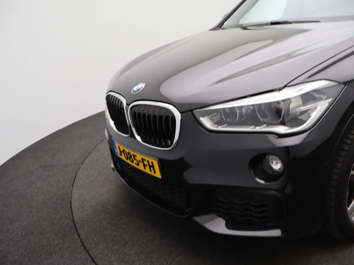 xDrive25i Centennial High Executive | Audio-navigatie full map | Bandenspanningscontrolesysteem | Bluetooth telefoonvoorbereiding