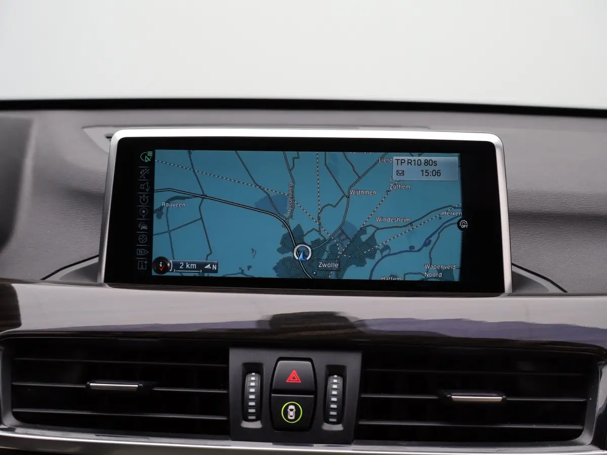 xDrive25i Centennial High Executive | Audio-navigatie full map | Bandenspanningscontrolesysteem | Bluetooth telefoonvoorbereiding