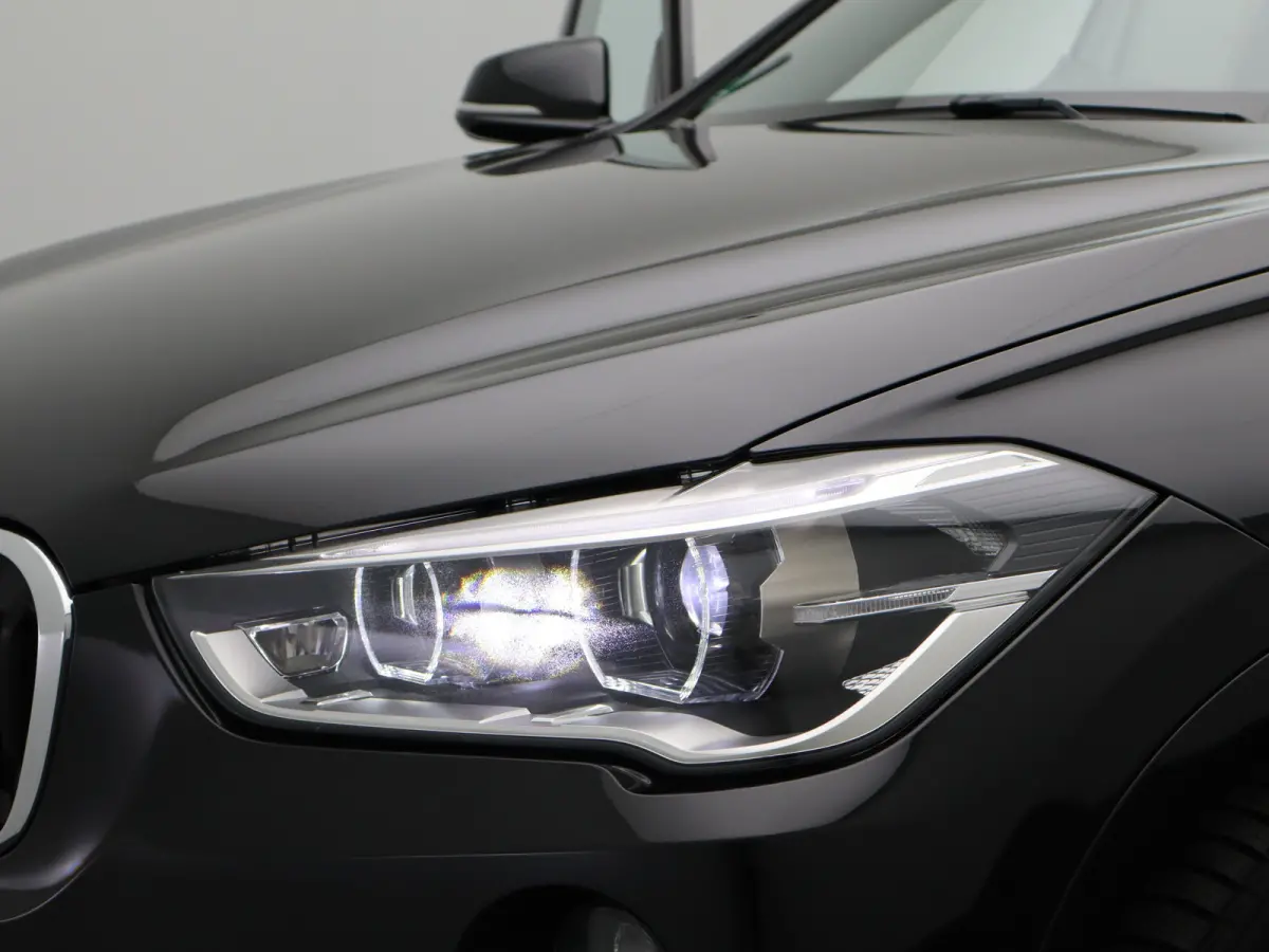 xDrive25i Centennial High Executive | Audio-navigatie full map | Bandenspanningscontrolesysteem | Bluetooth telefoonvoorbereiding