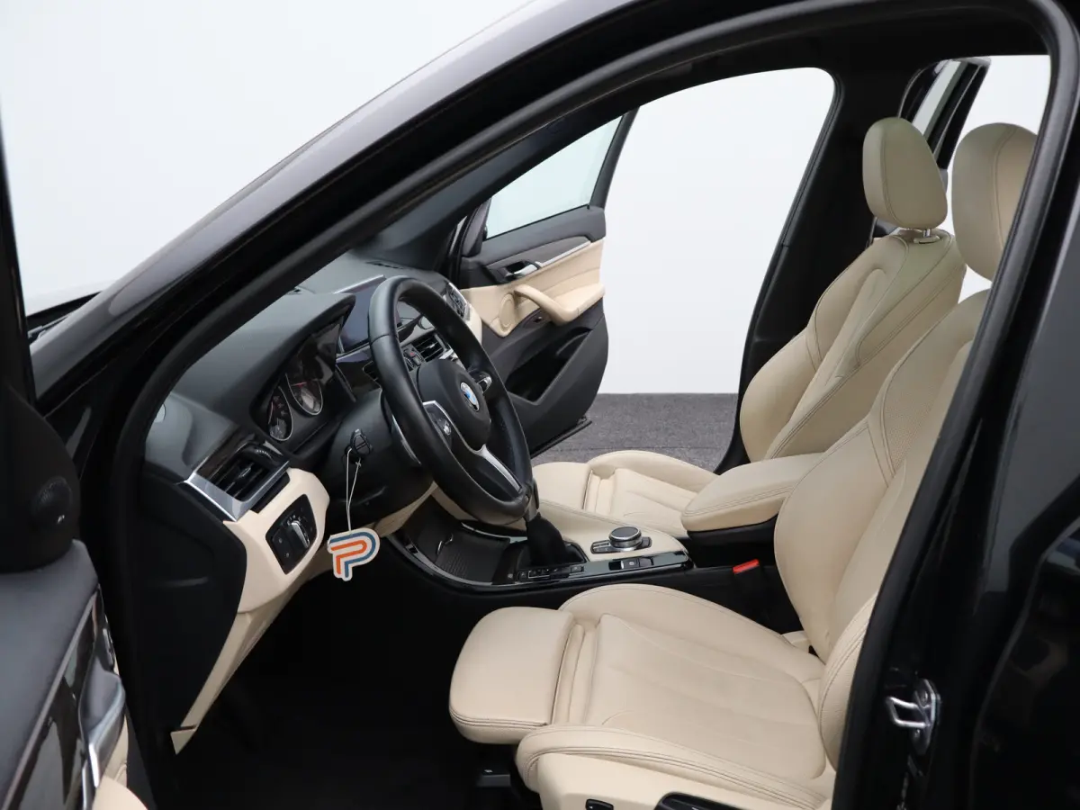 xDrive25i Centennial High Executive | Audio-navigatie full map | Bandenspanningscontrolesysteem | Bluetooth telefoonvoorbereiding