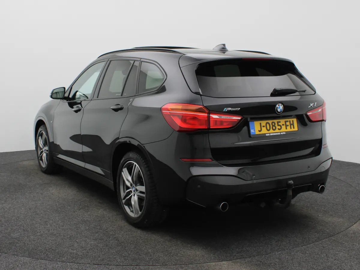 xDrive25i Centennial High Executive | Audio-navigatie full map | Bandenspanningscontrolesysteem | Bluetooth telefoonvoorbereiding