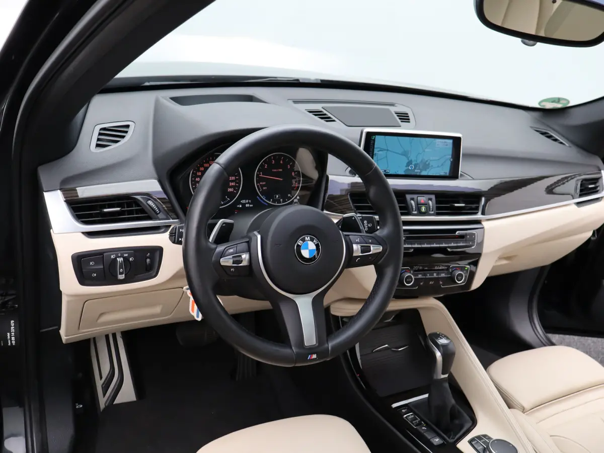 xDrive25i Centennial High Executive | Audio-navigatie full map | Bandenspanningscontrolesysteem | Bluetooth telefoonvoorbereiding