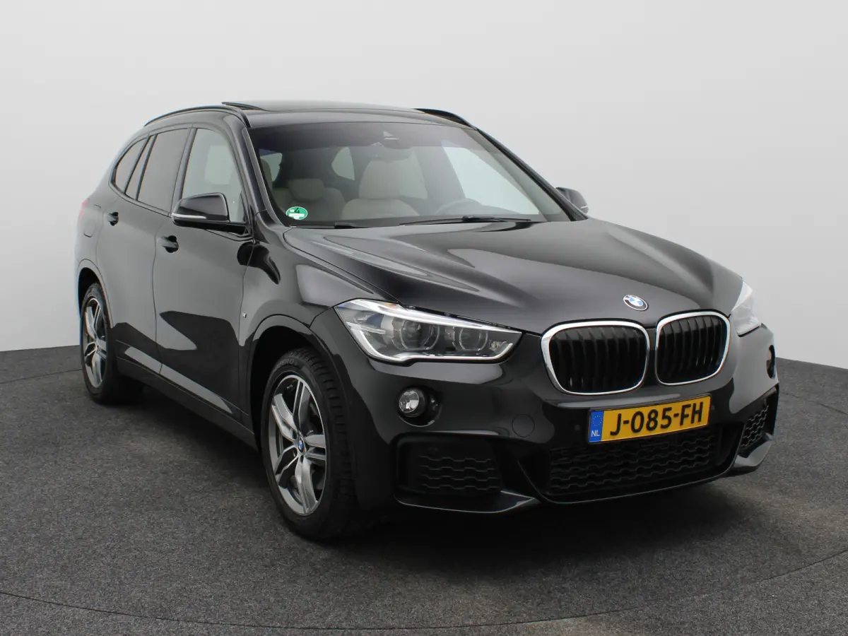 xDrive25i Centennial High Executive | Audio-navigatie full map | Bandenspanningscontrolesysteem | Bluetooth telefoonvoorbereiding