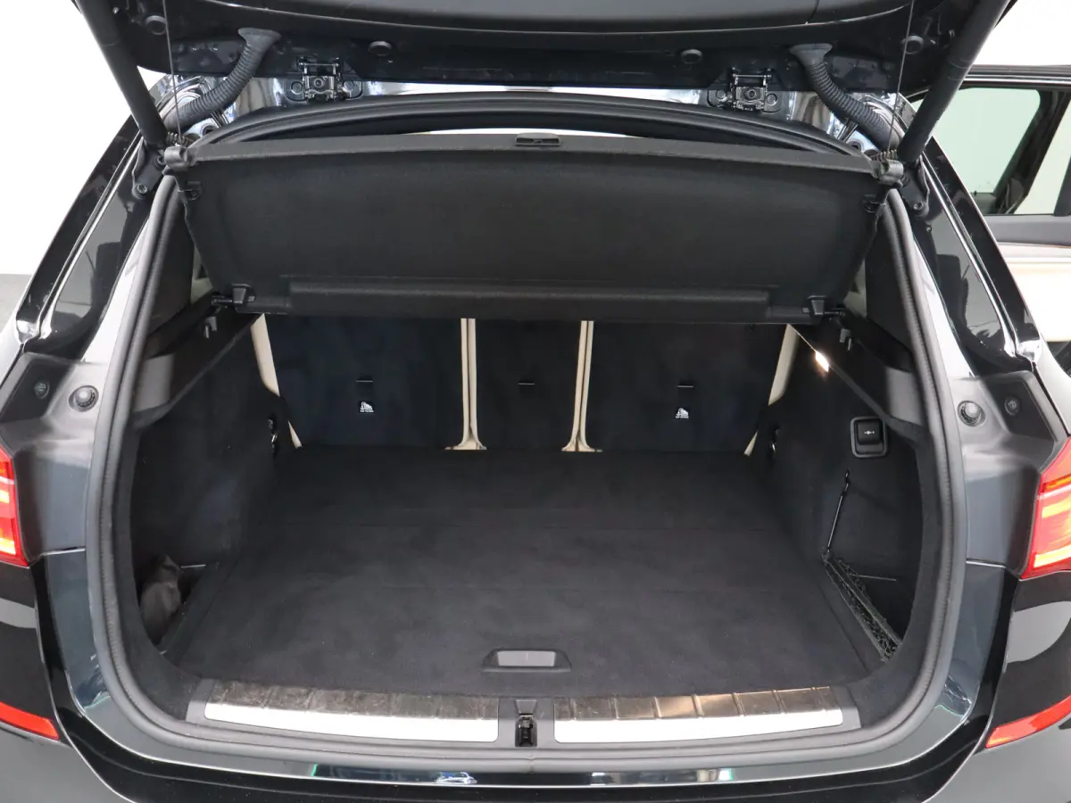 xDrive25i Centennial High Executive | Audio-navigatie full map | Bandenspanningscontrolesysteem | Bluetooth telefoonvoorbereiding