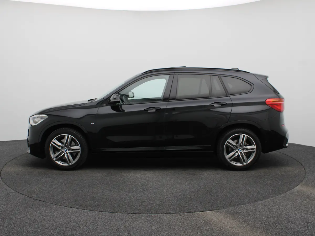 xDrive25i Centennial High Executive | Audio-navigatie full map | Bandenspanningscontrolesysteem | Bluetooth telefoonvoorbereiding
