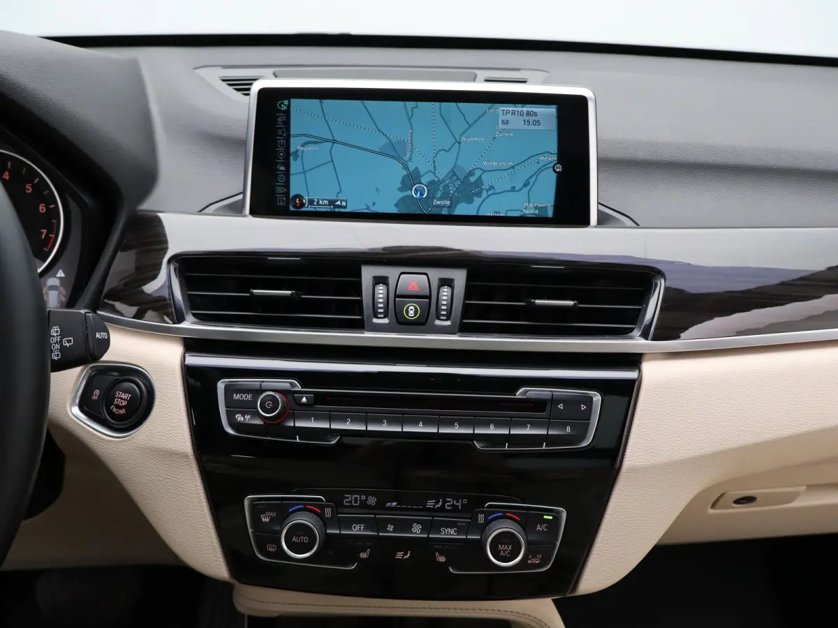 xDrive25i Centennial High Executive | Audio-navigatie full map | Bandenspanningscontrolesysteem | Bluetooth telefoonvoorbereiding