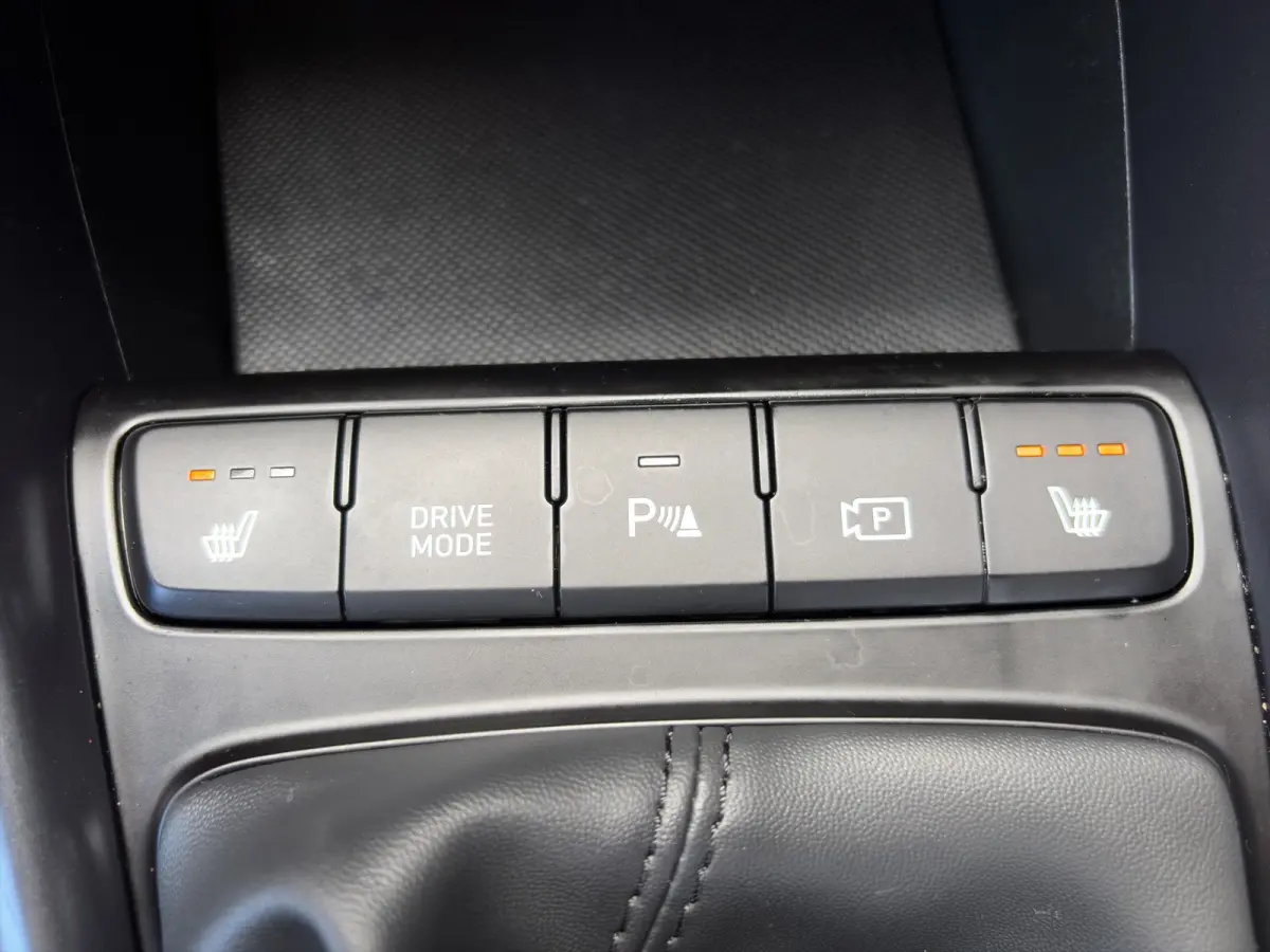1.0 T-GDI 100pk Premium | Carplay | Climate control | Cruise control | Stoel/stuurverwarming | Camera | Parkeersensoren | DAB | Premium Audio | Lichtmetalen velgen | Navigatie