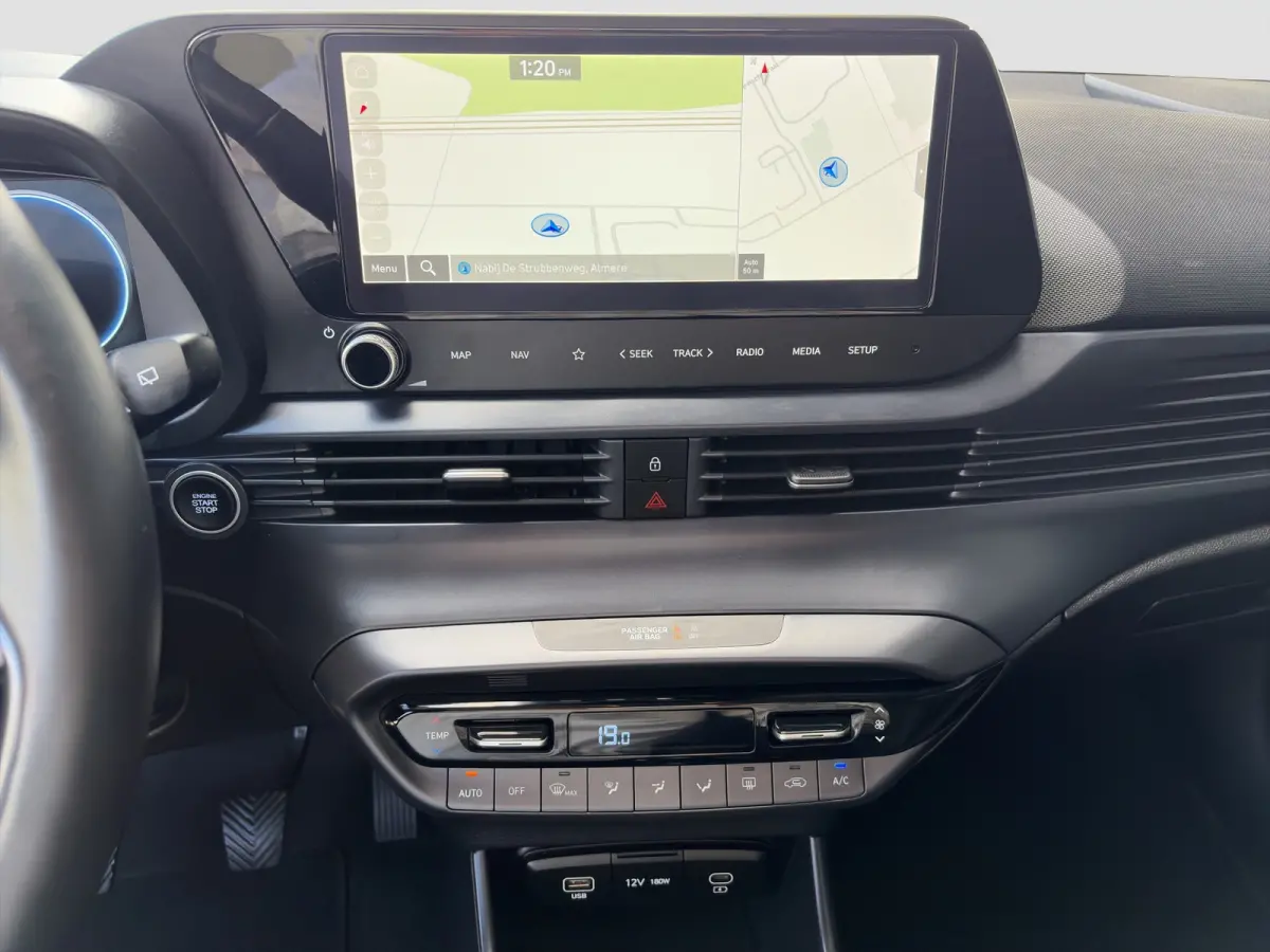 1.0 T-GDI 100pk Premium | Carplay | Climate control | Cruise control | Stoel/stuurverwarming | Camera | Parkeersensoren | DAB | Premium Audio | Lichtmetalen velgen | Navigatie