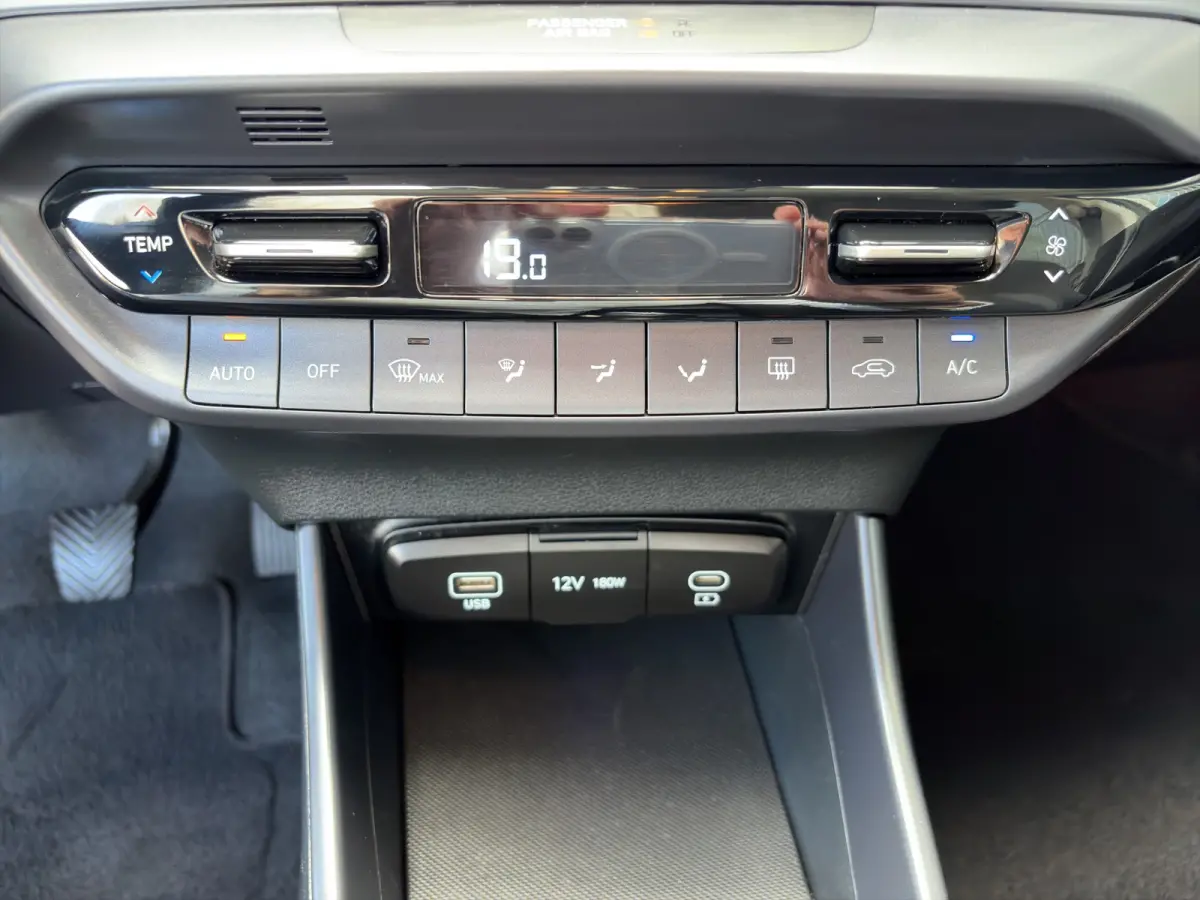 1.0 T-GDI 100pk Premium | Carplay | Climate control | Cruise control | Stoel/stuurverwarming | Camera | Parkeersensoren | DAB | Premium Audio | Lichtmetalen velgen | Navigatie