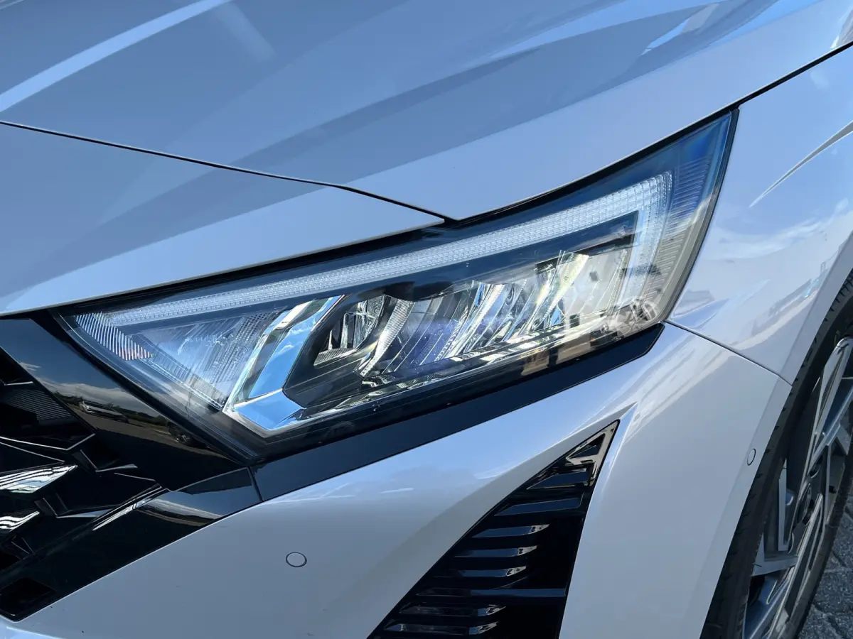 1.0 T-GDI Premium | Carplay | Climate control | Cruise control | Stoel/stuurverwarming | Camera | Parkeersensoren | DAB | Premium Audio | Lichtmetalen velgen | Navigatie
