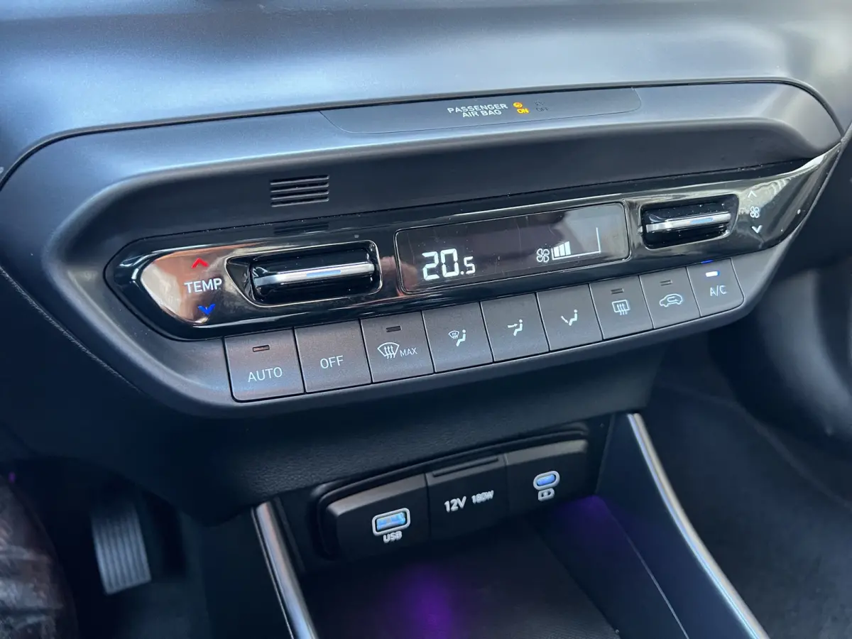 1.0 T-GDI Premium | Carplay | Climate control | Cruise control | Stoel/stuurverwarming | Camera | Parkeersensoren | DAB | Premium Audio | Lichtmetalen velgen | Navigatie