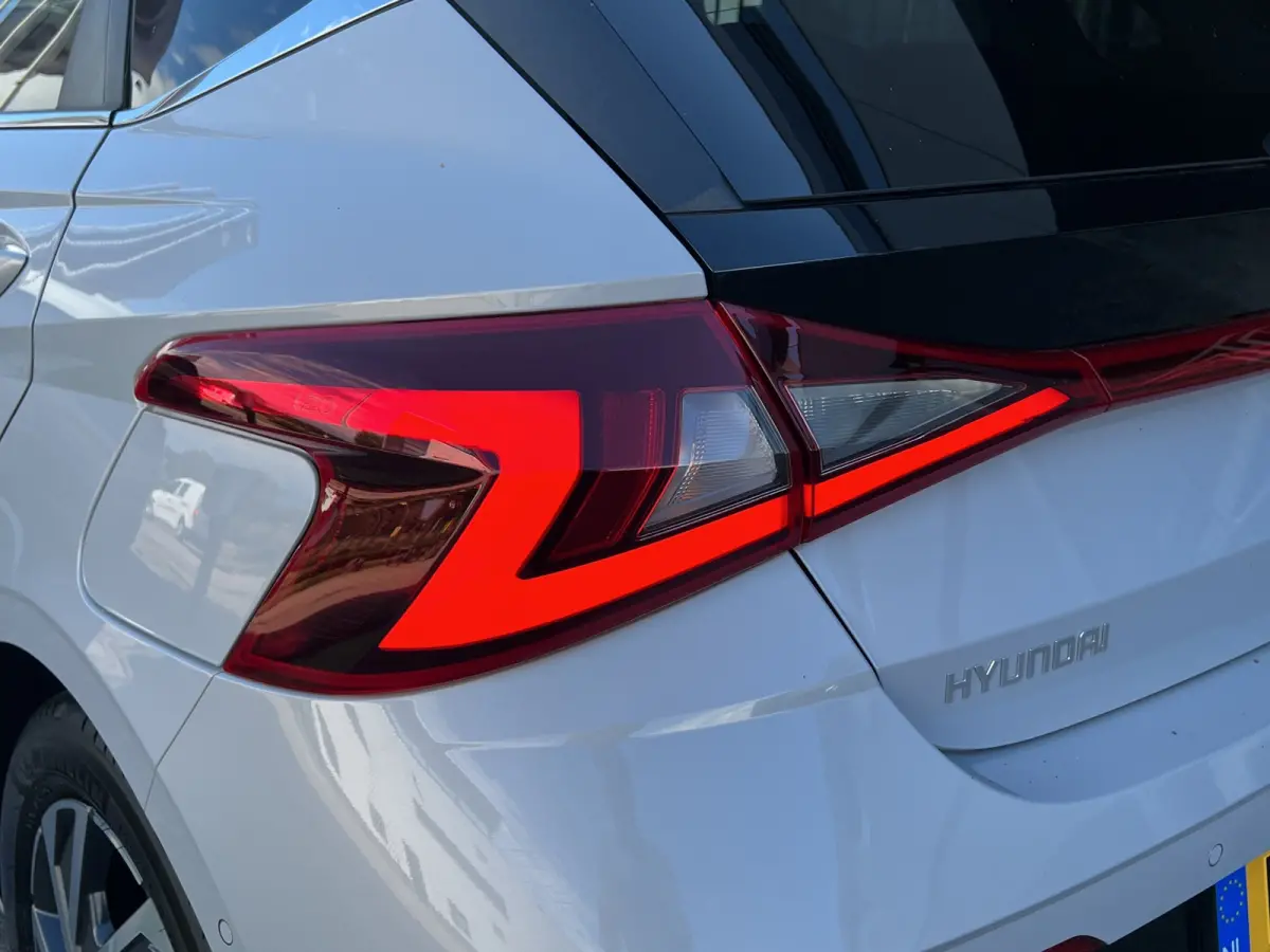 1.0 T-GDI Premium | Carplay | Climate control | Cruise control | Stoel/stuurverwarming | Camera | Parkeersensoren | DAB | Premium Audio | Lichtmetalen velgen | Navigatie
