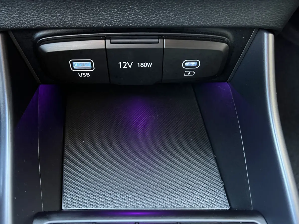 1.0 T-GDI Premium | Carplay | Climate control | Cruise control | Stoel/stuurverwarming | Camera | Parkeersensoren | DAB | Premium Audio | Lichtmetalen velgen | Navigatie