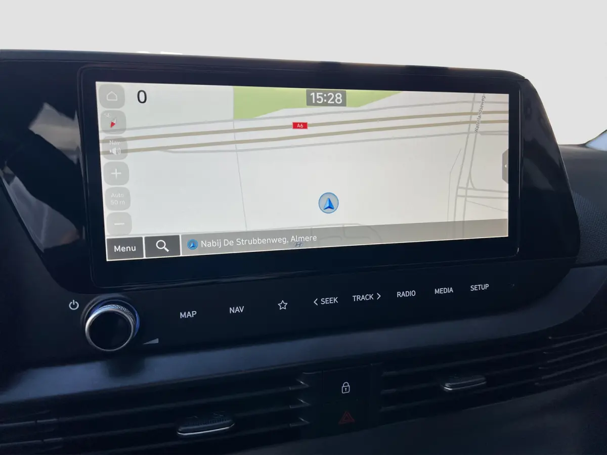 1.0 T-GDI Premium | Carplay | Climate control | Cruise control | Stoel/stuurverwarming | Camera | Parkeersensoren | DAB | Premium Audio | Lichtmetalen velgen | Navigatie