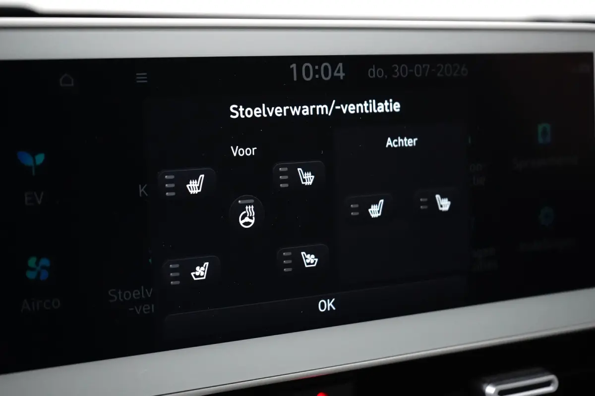 Lounge 77.4 kWh | Achterstoelen verwarmd | Achteruitrij assistent | Airco (automatisch)