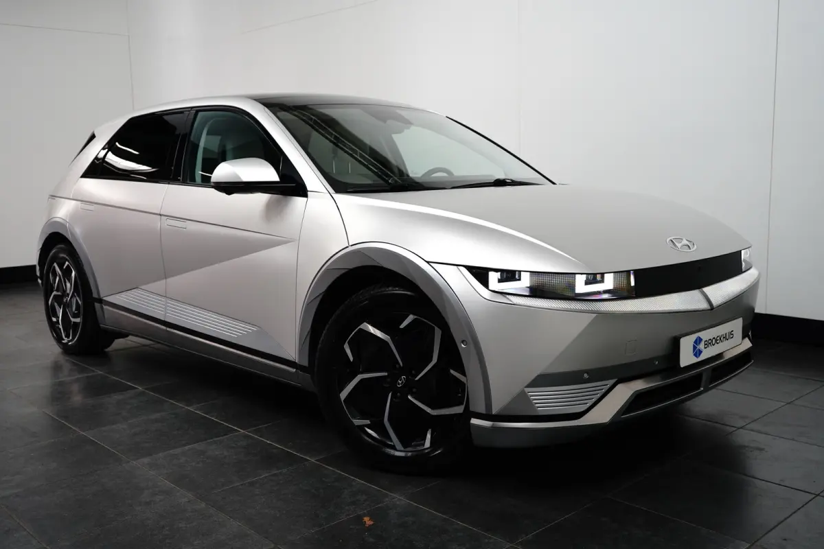 Lounge 77.4 kWh | Achterstoelen verwarmd | Achteruitrij assistent | Airco (automatisch)