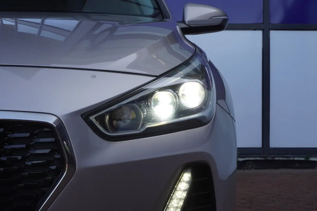1.0 T-GDI First Edition / Camera / Navi / Cruise / ECC / Carplay / = 90.000 KM !!