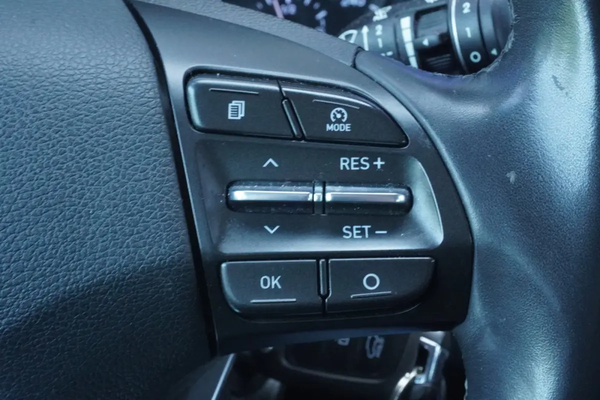 1.0 T-GDI First Edition / Camera / Navi / Cruise / ECC / Carplay / = 90.000 KM !!
