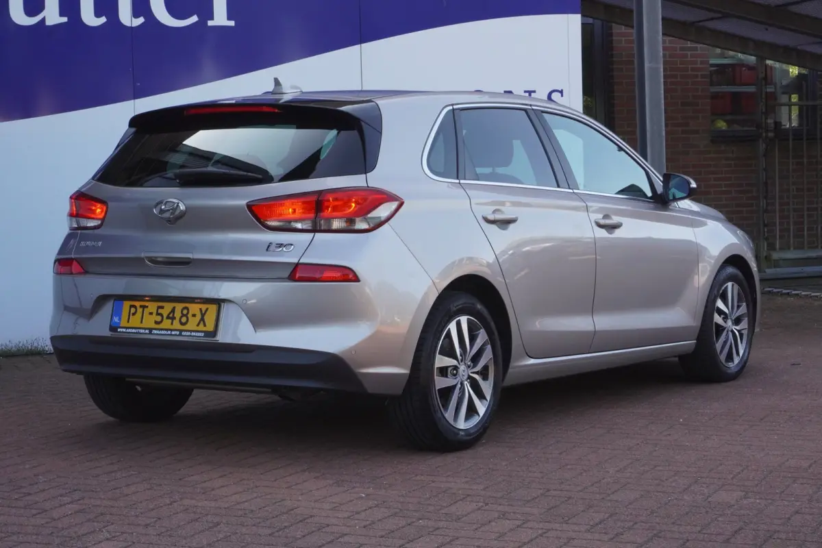 1.0 T-GDI First Edition / Camera / Navi / Cruise / ECC / Carplay / = 90.000 KM !!