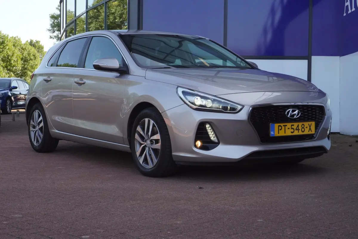 1.0 T-GDI First Edition / Camera / Navi / Cruise / ECC / Carplay / = 90.000 KM !!
