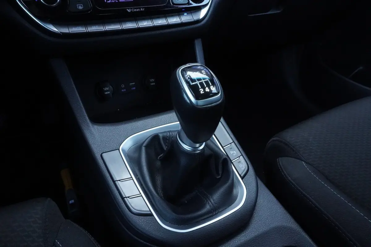 1.0 T-GDI First Edition / Camera / Navi / Cruise / ECC / Carplay / = 90.000 KM !!