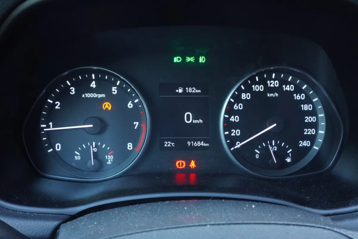 1.0 T-GDI First Edition / Camera / Navi / Cruise / ECC / Carplay / = 90.000 KM !!