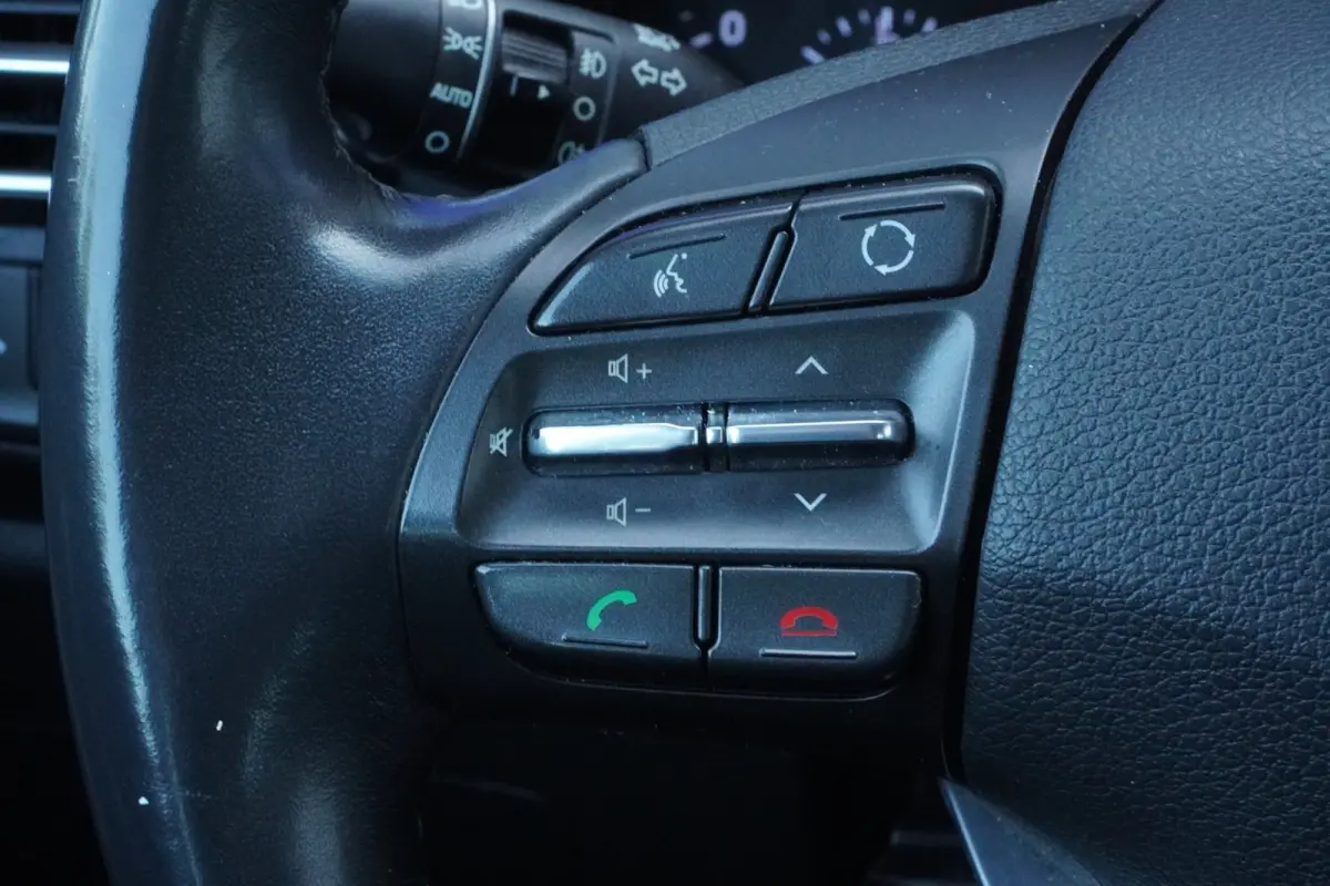1.0 T-GDI First Edition / Camera / Navi / Cruise / ECC / Carplay / = 90.000 KM !!
