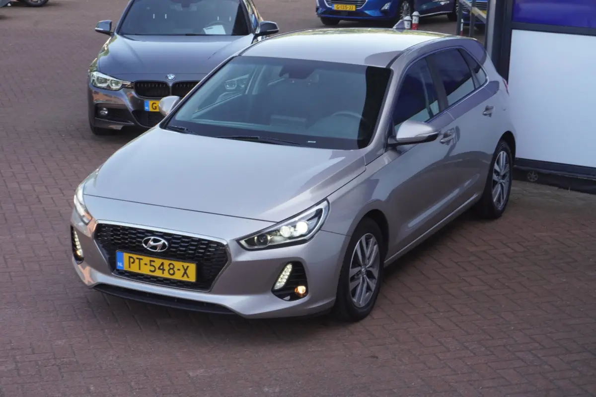 1.0 T-GDI First Edition / Camera / Navi / Cruise / ECC / Carplay / = 90.000 KM !!