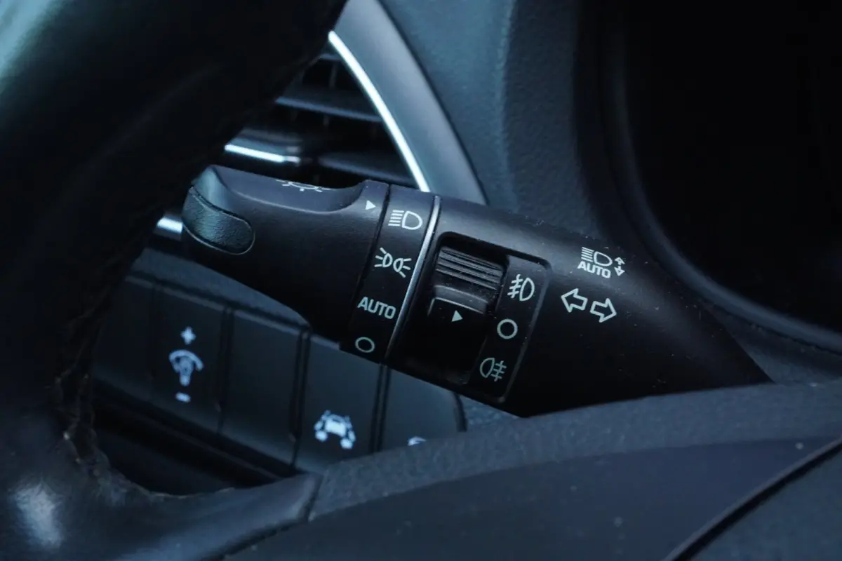 1.0 T-GDI First Edition / Camera / Navi / Cruise / ECC / Carplay / = 90.000 KM !!