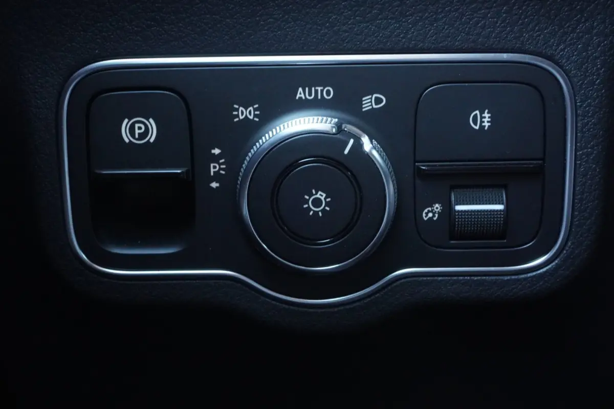 180 Business Solution Luxury / Virtual / Volleder / Camera / LED / Navigatie = ZEER MOOI+TOP AANBIEDING !!