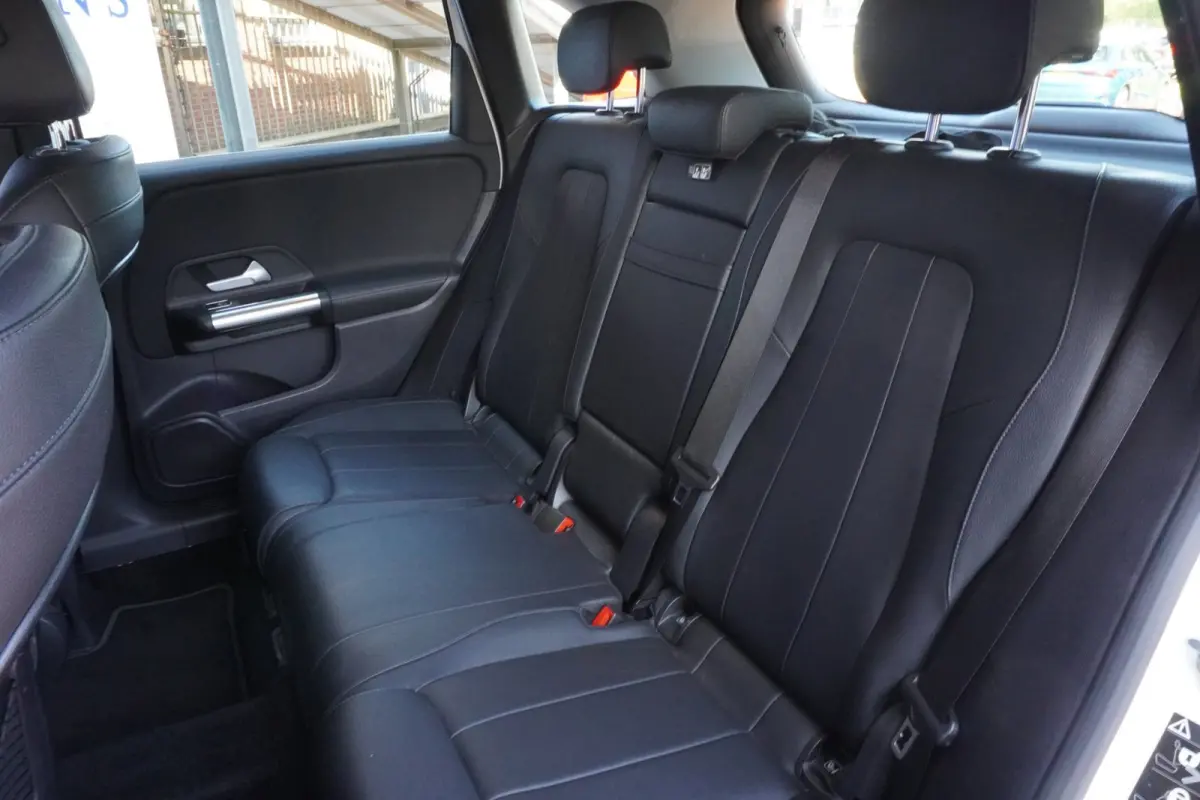 180 Business Solution Luxury / Virtual / Volleder / Camera / LED / Navigatie = ZEER MOOI+TOP AANBIEDING !!