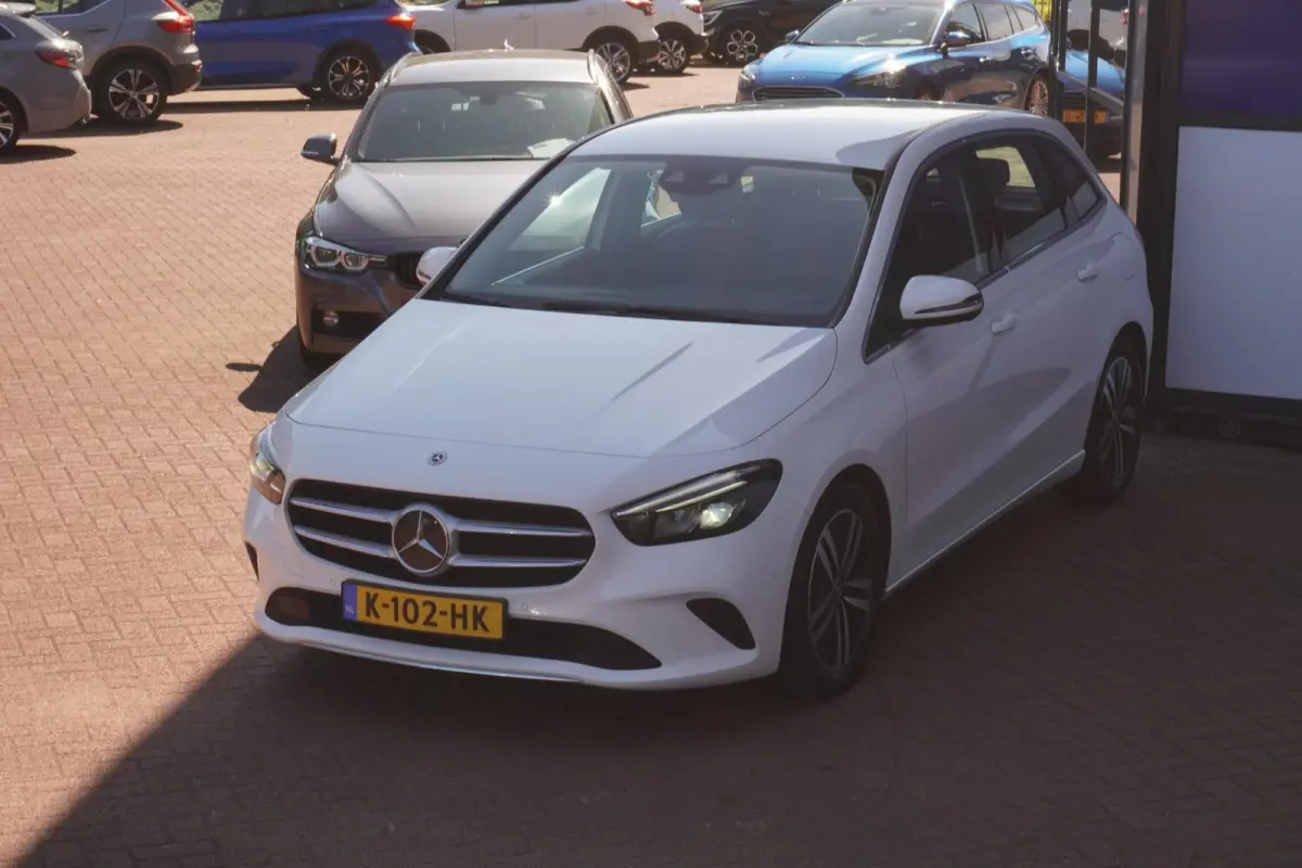 180 Business Solution Luxury / Virtual / Volleder / Camera / LED / Navigatie = ZEER MOOI+TOP AANBIEDING !!
